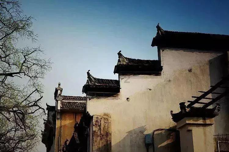 杭州一停车场施工后隔壁小区变危房：46户居民已被要求搬离，暂时未找到责任方